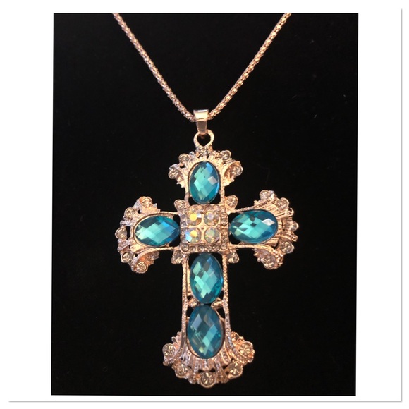 Beautiful Cross Necklace - Picture 2 of 3